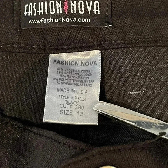 Fashion Nova Women's Black Skinny Distressed Jeggings. High Rise.  Stretchy - Picture 5 of 10